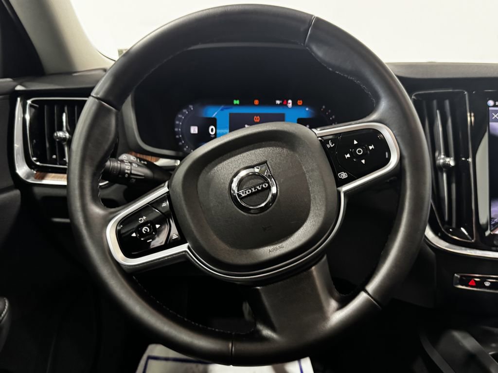 Used 2025 Volvo V60 B5 Cross Country Plus AWD/4WD image 4