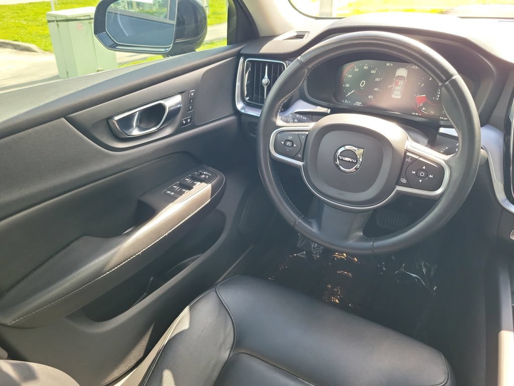 Used 2020 Volvo S60 T5 Momentum FWD image 16