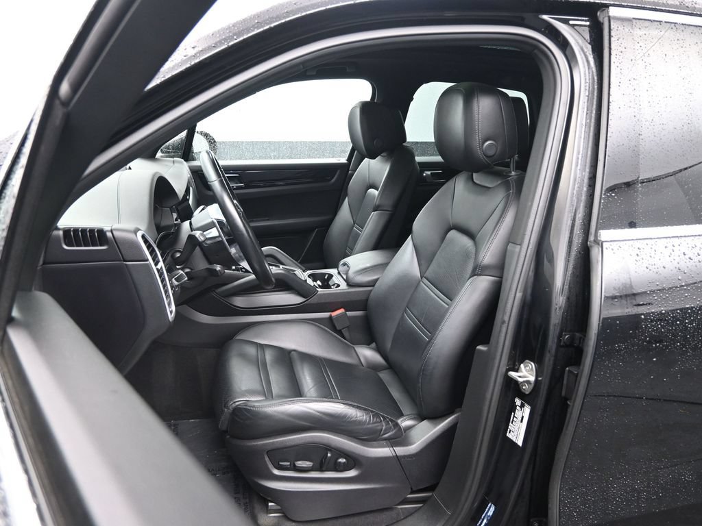 Used 2022 Porsche Cayenne Platinum Edition AWD/4WD image 23