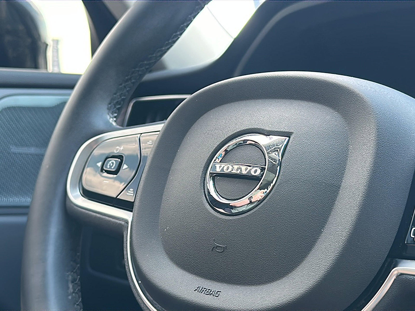 Used 2023 Volvo XC60 B5 Plus w/ Climate Package image 30