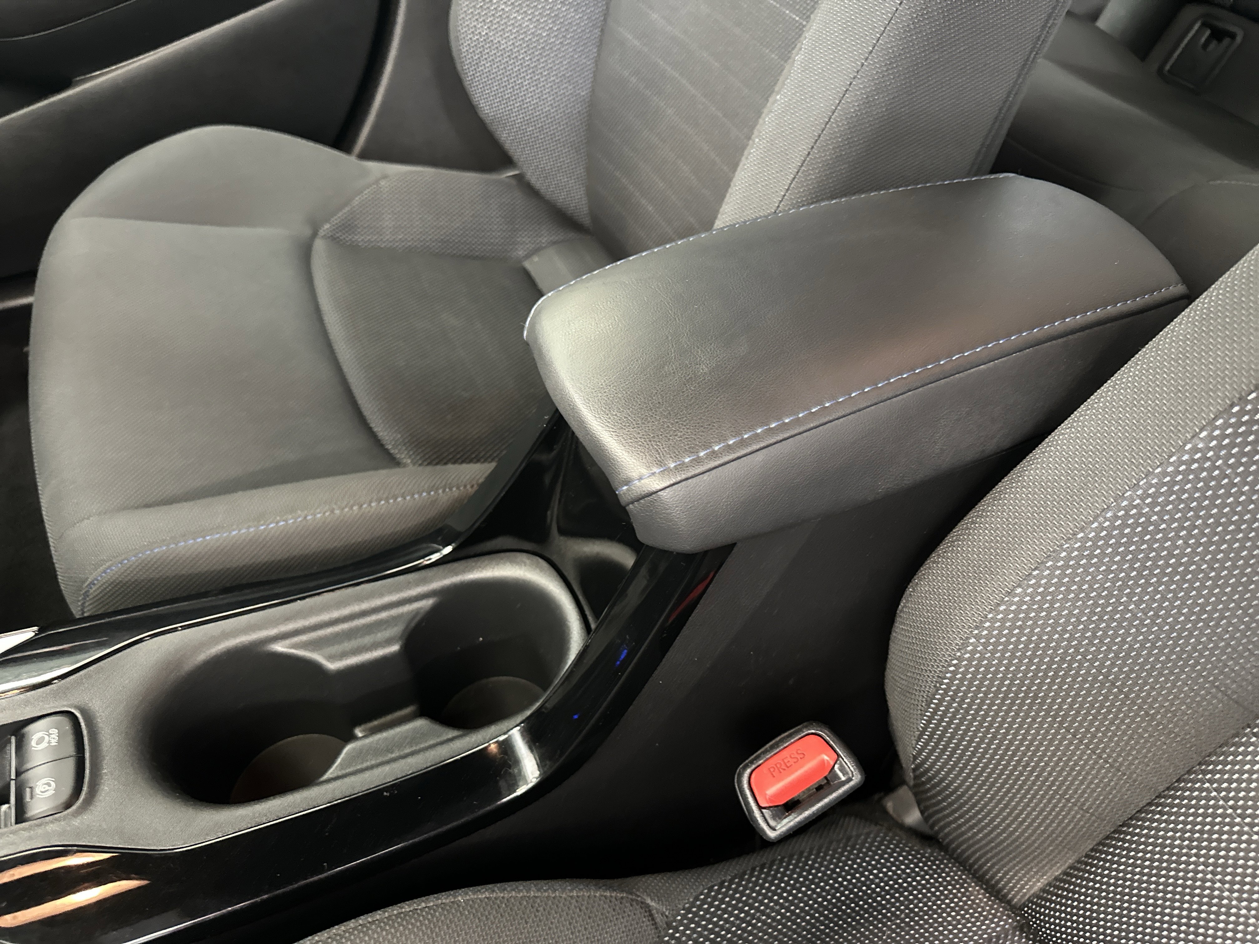 Used 2021 Toyota Corolla SE w/ Carpet Mat Package (TMS) image 24