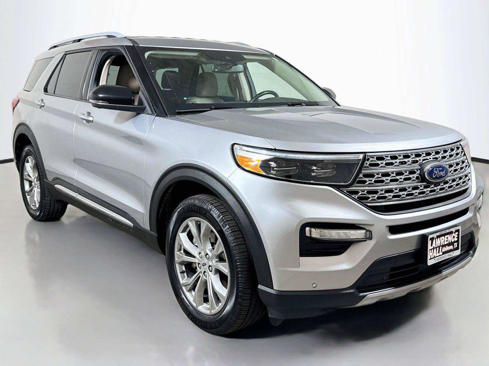 Used 2022 Ford Explorer Limited w/ Equipment Group 301A AWD/4WD image 3