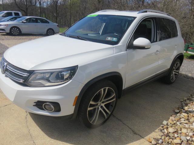 Used 2017 Volkswagen Tiguan SEL AWD/4WD image 3