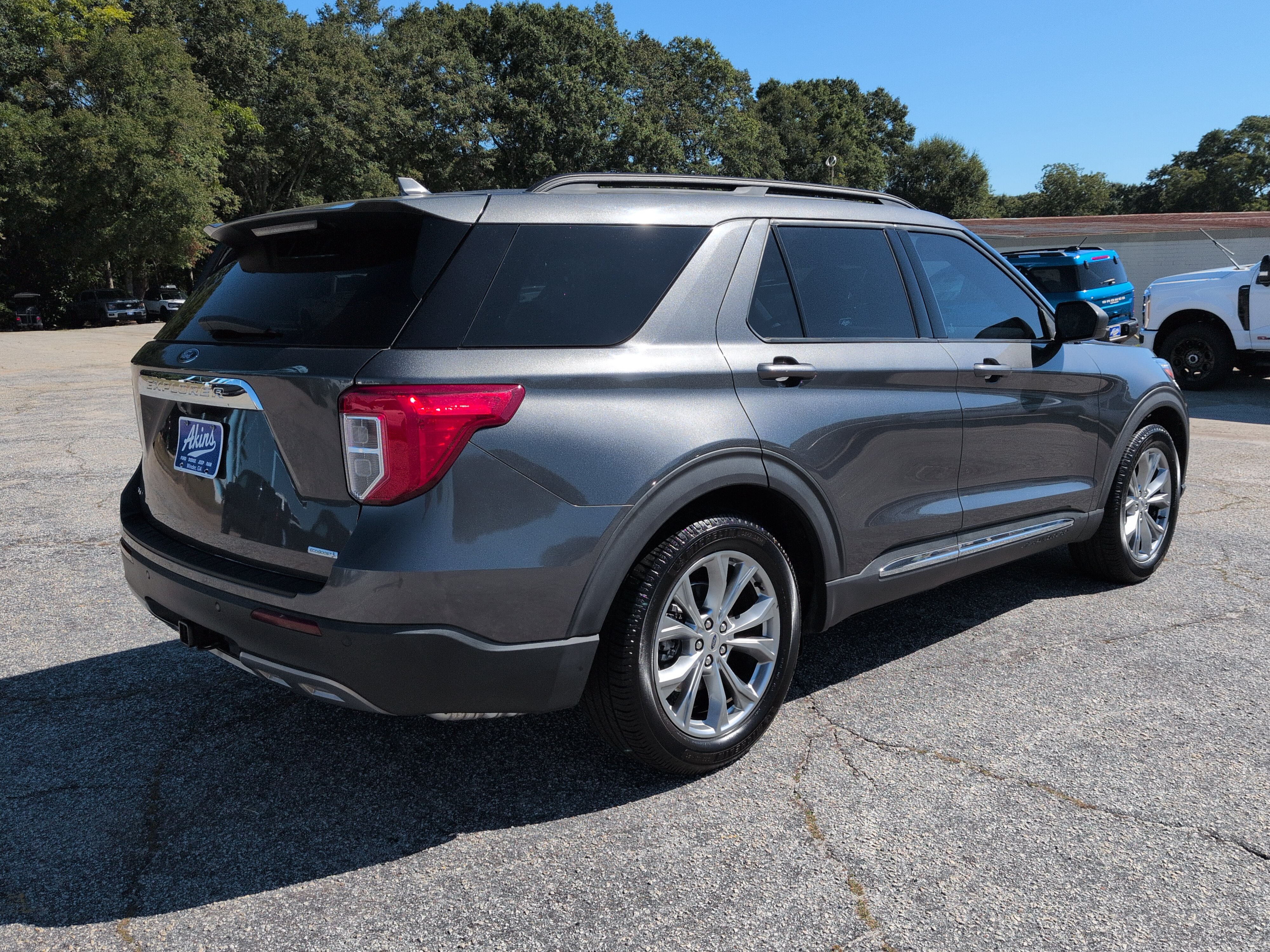 Certified 2020 Ford Explorer XLT w/ Equipment Group 202A RWD image 3