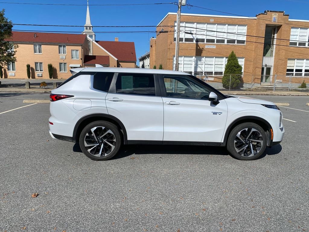 Used 2023 Mitsubishi Outlander SE image 4