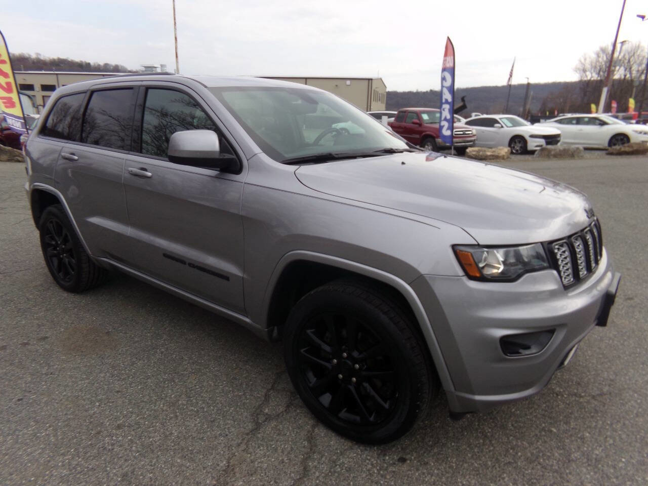 Used 2019 Jeep Grand Cherokee Altitude image 5