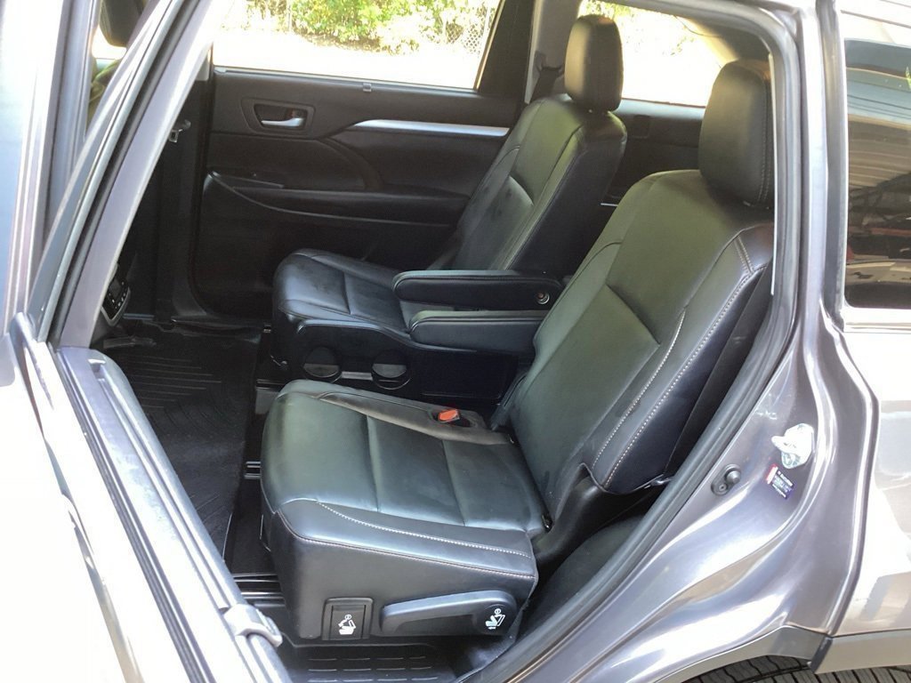 Used 2019 Toyota Highlander XLE image 38