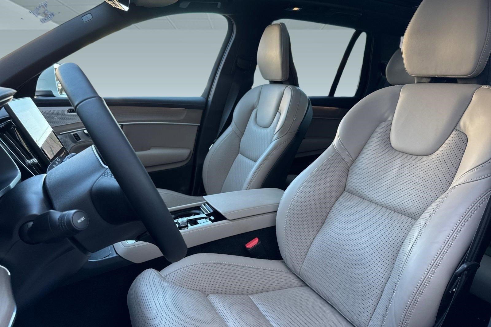 Used 2025 Volvo XC90 B6 Ultra w/ Protection Package Premier image 5