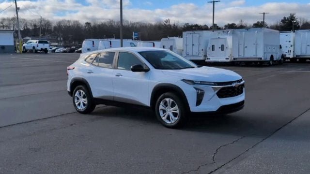 Used 2024 Chevrolet Trax LS FWD image 2