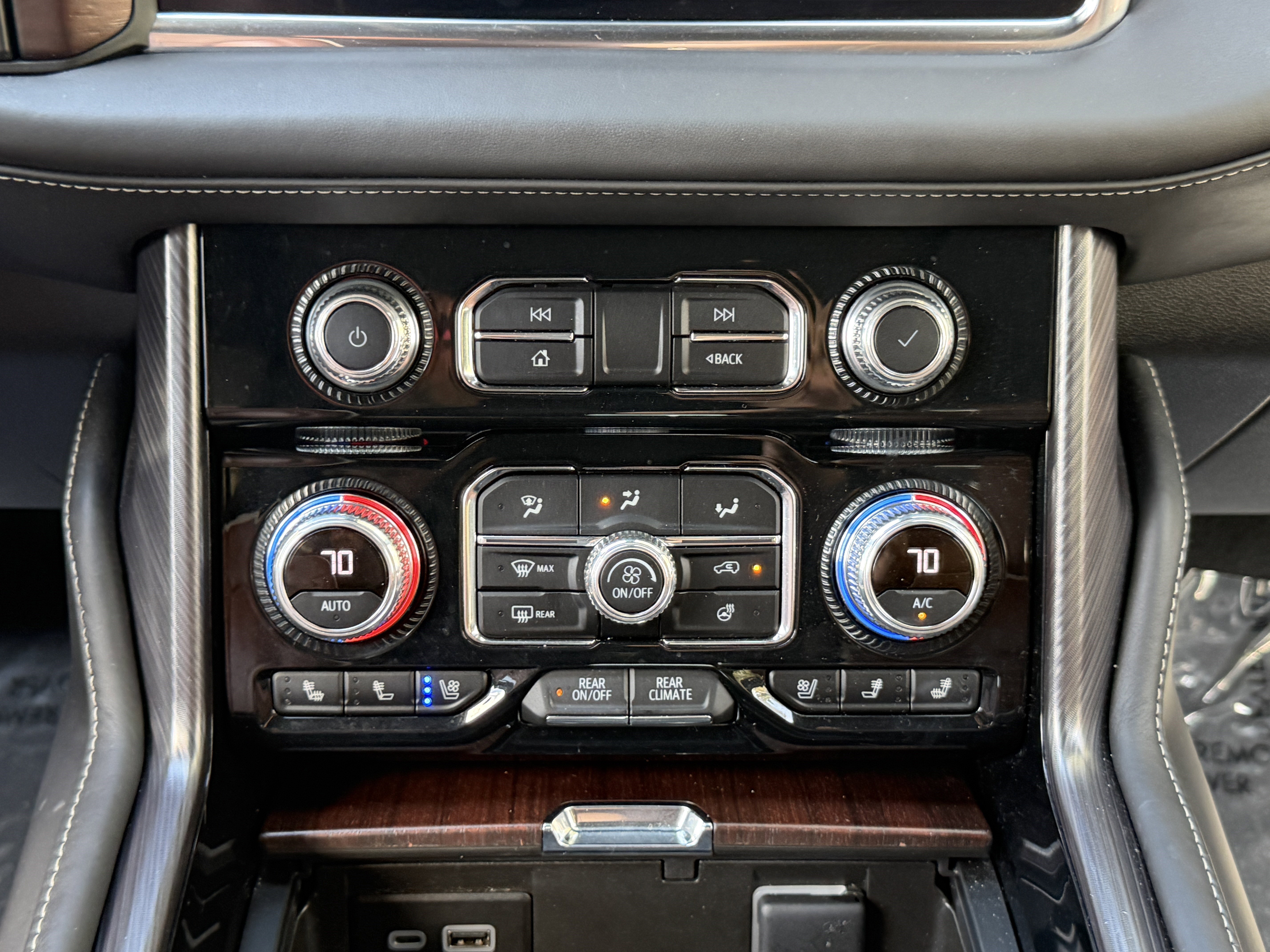 Used 2023 GMC Yukon Denali Ultimate AWD/4WD image 27