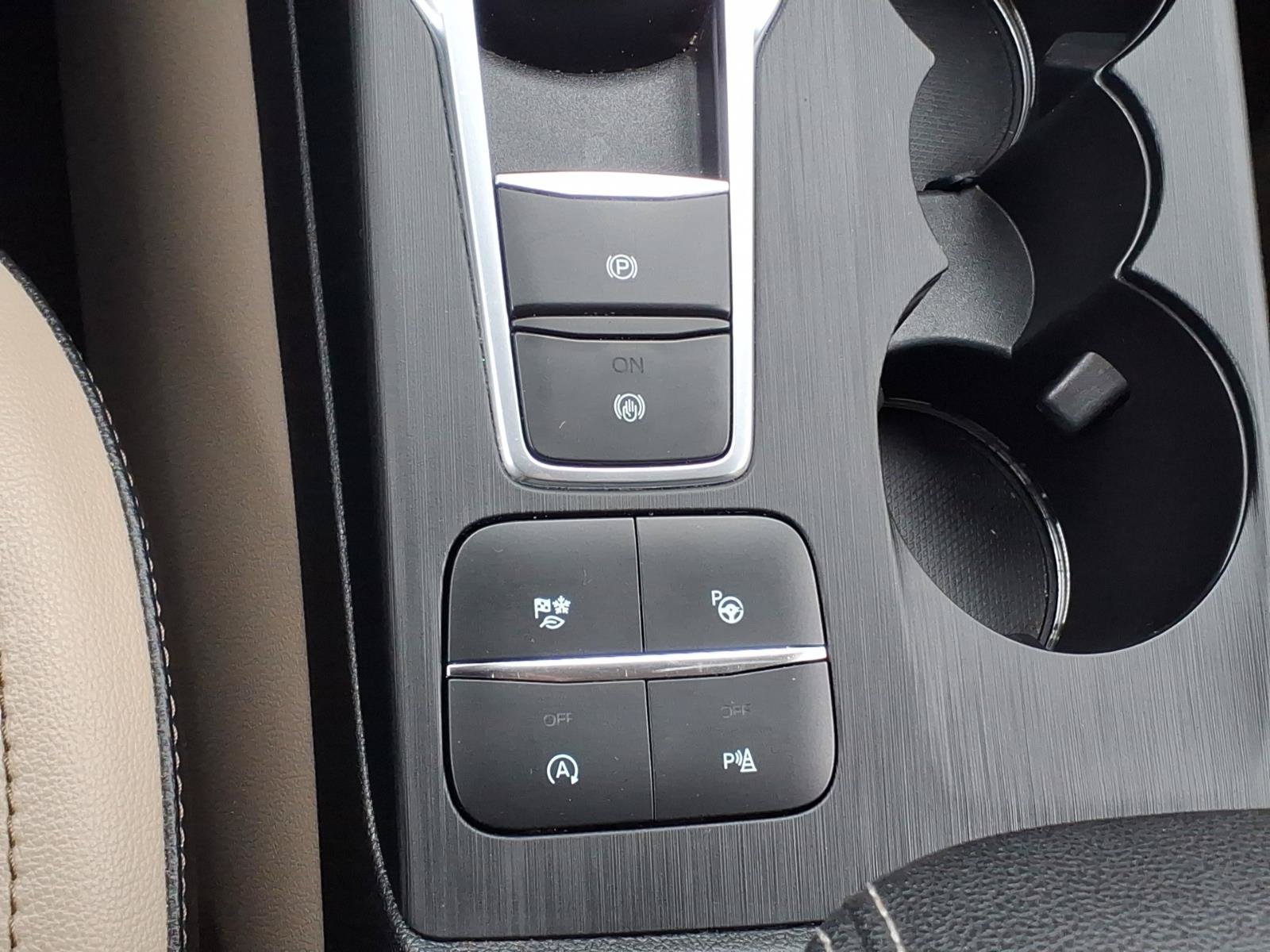 Used 2020 Ford Escape Titanium AWD/4WD image 18
