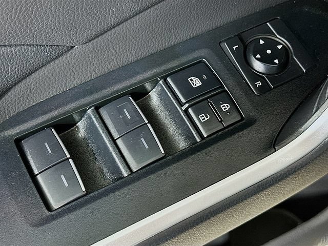 Used 2025 Toyota RAV4 XLE AWD/4WD image 18