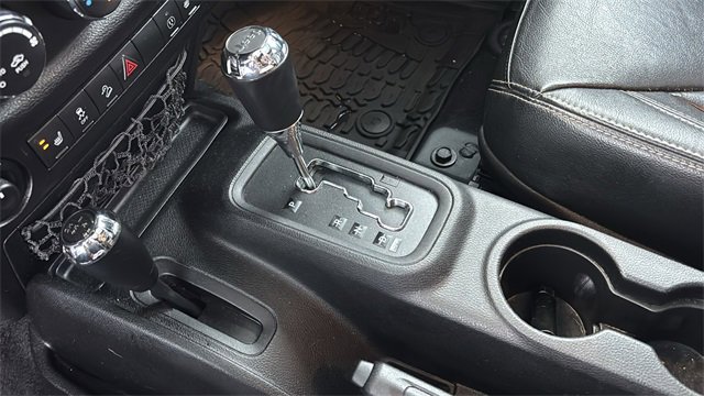 Used 2014 Jeep Wrangler Unlimited Sahara w/ Connectivity Group image 17