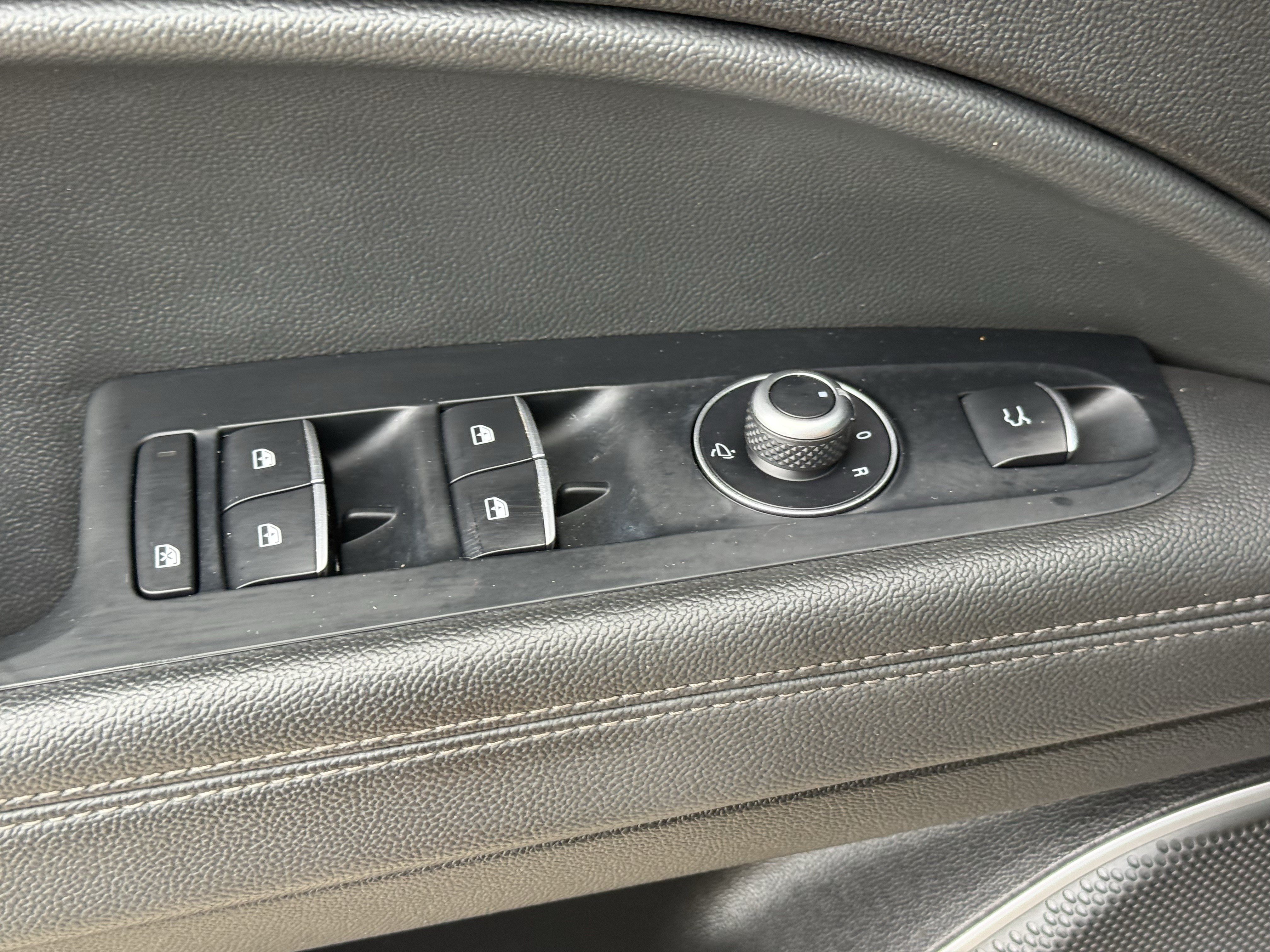 Used 2018 Alfa Romeo Stelvio Ti AWD/4WD image 27