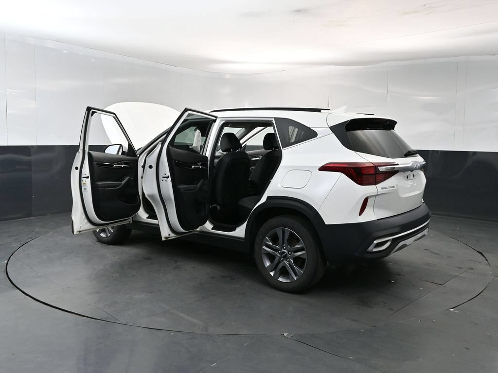 Certified 2023 Kia Seltos S w/ Navigation Package AWD/4WD image 21