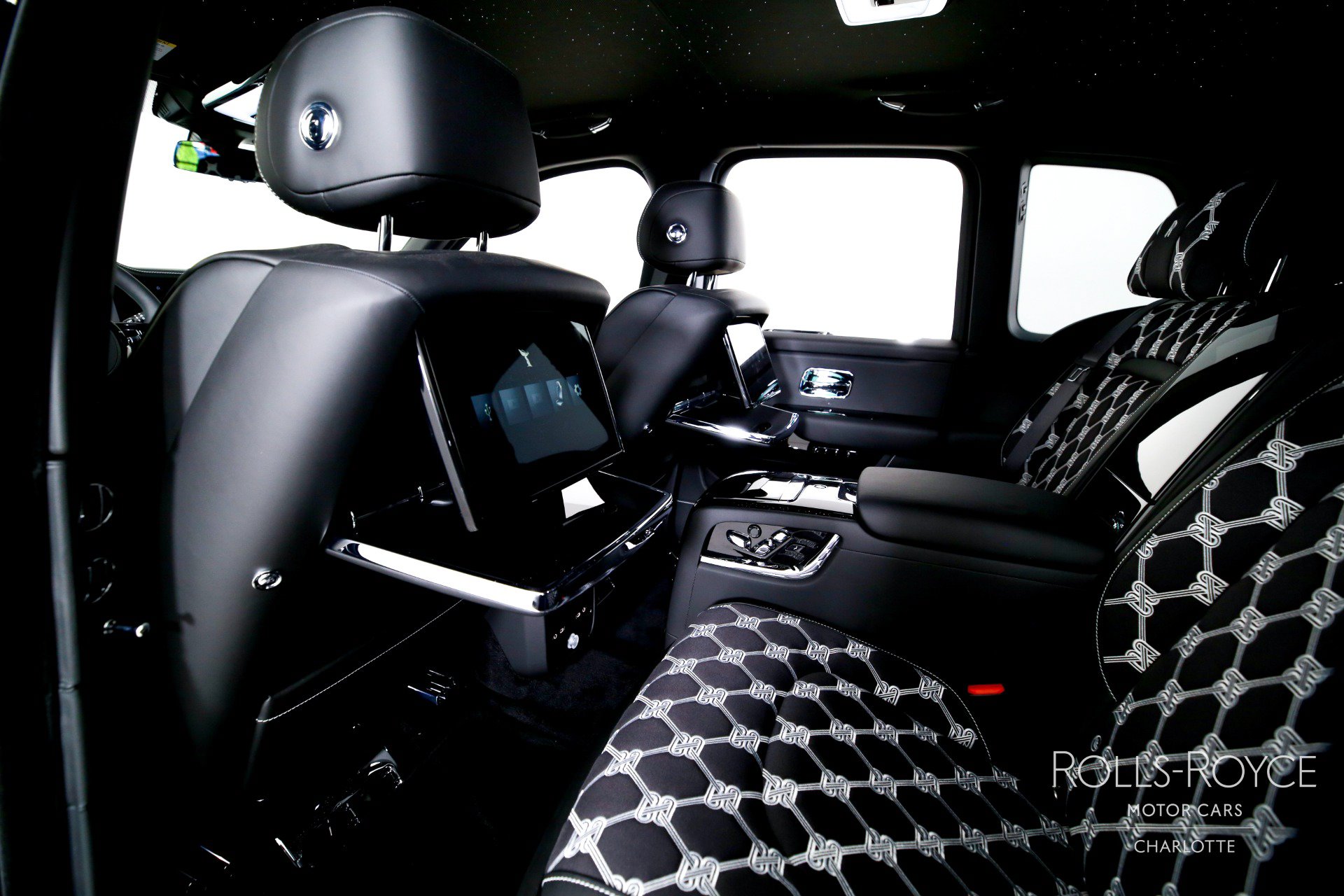 Used 2026 Rolls-Royce Cullinan AWD/4WD image 18