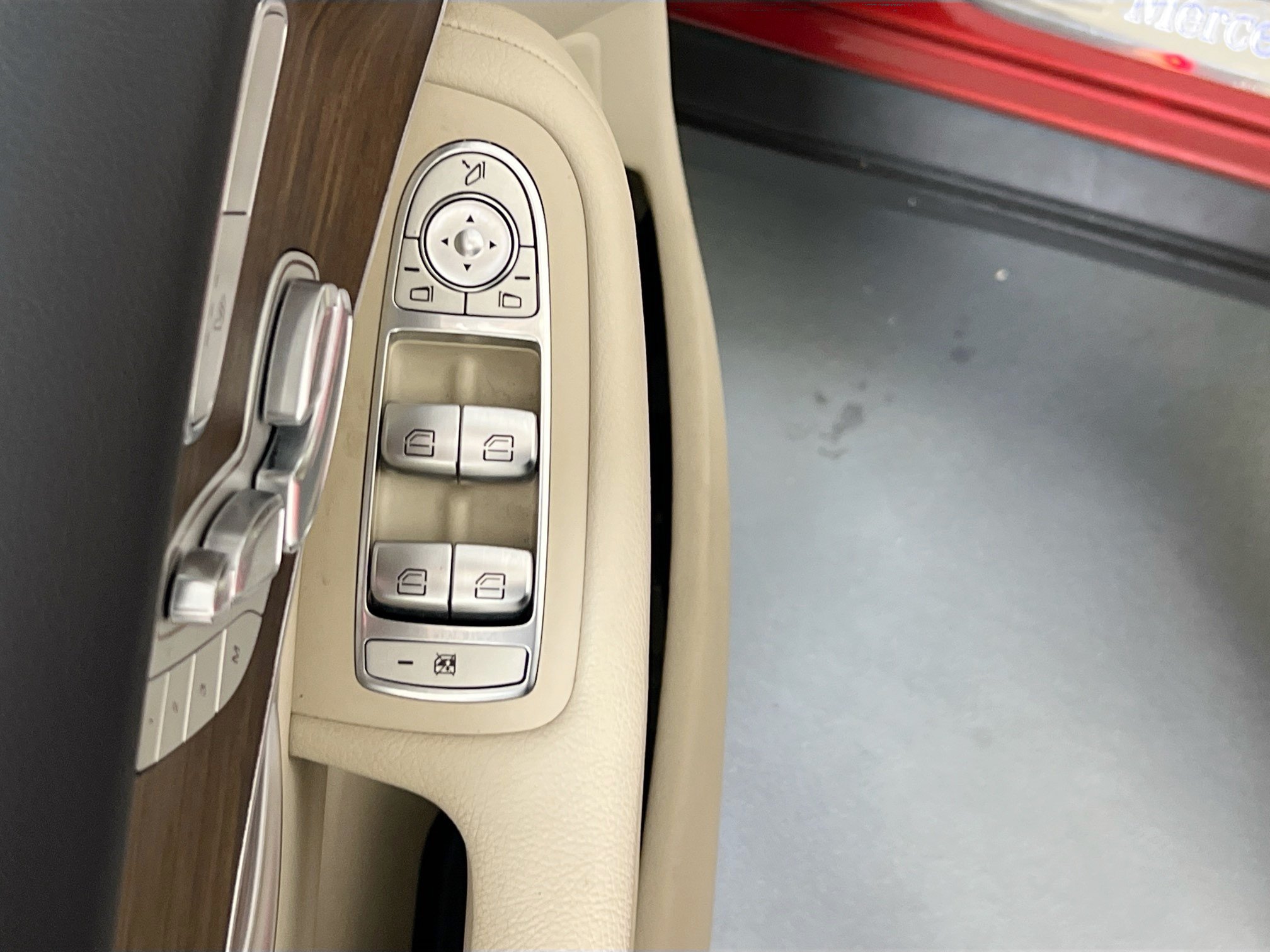 Used 2021 Mercedes-Benz GLC 300 4MATIC w/ Premium Package image 17