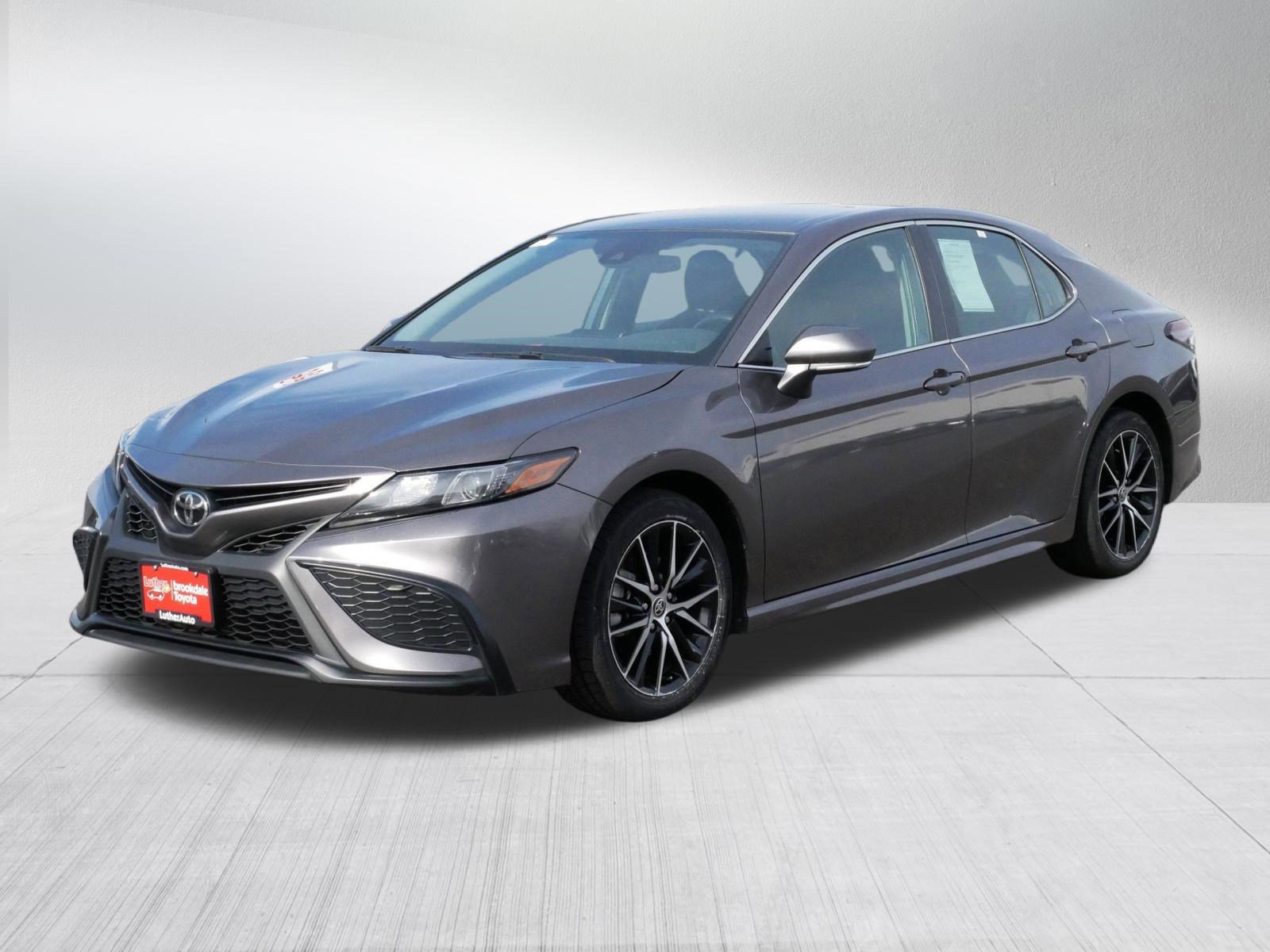 Certified 2024 Toyota Camry SE FWD image 3
