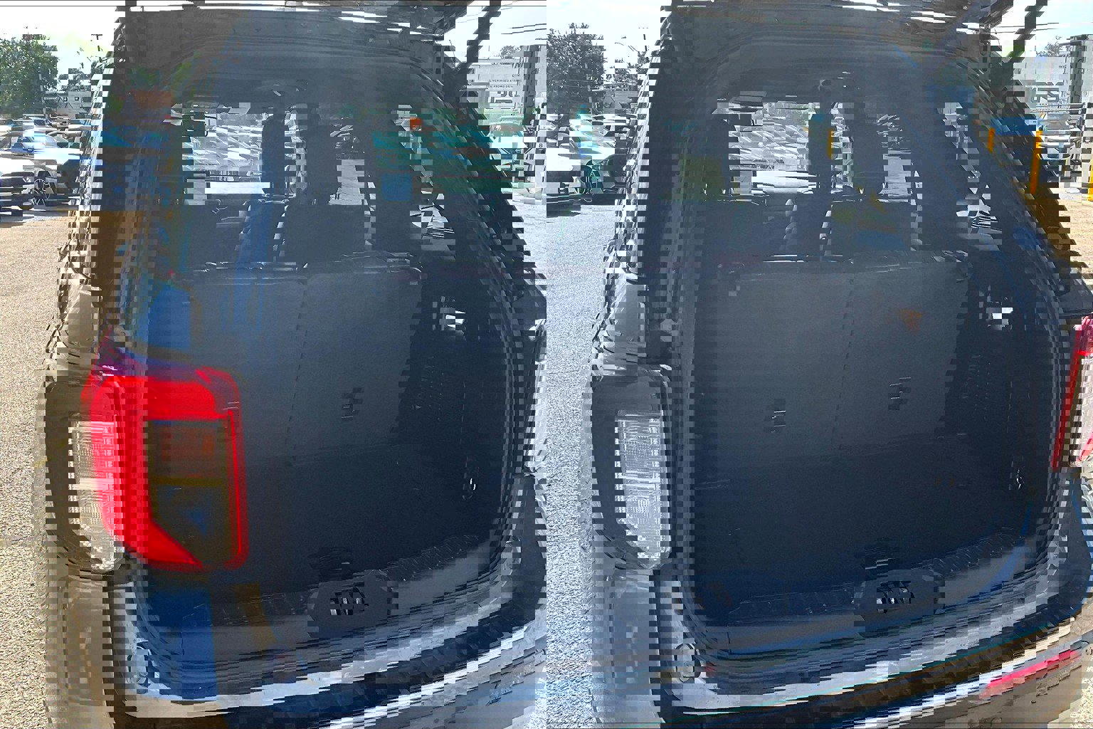 Used 2020 Ford Explorer Platinum w/ Premium Technology Package image 20