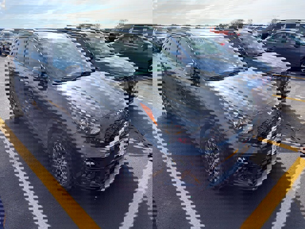 Used 2022 Kia Niro EX image 2