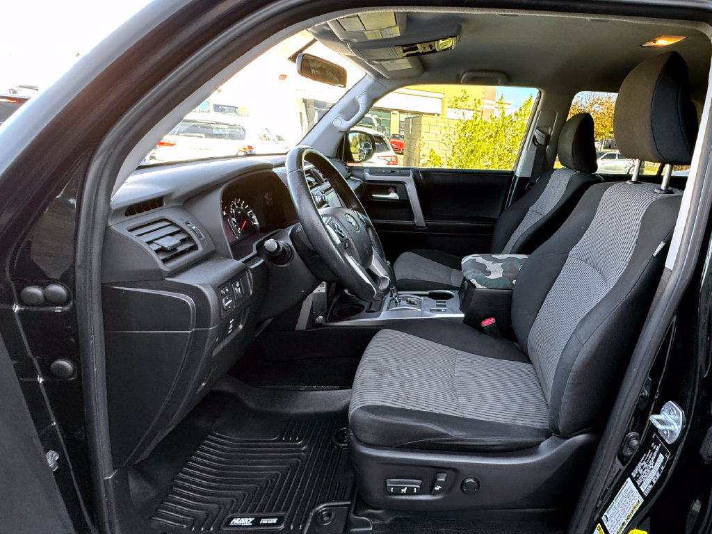 Used 2016 Toyota 4Runner SR5 AWD/4WD image 15