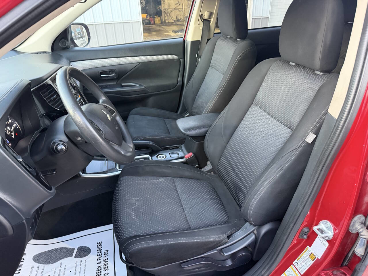 Used 2018 Mitsubishi Outlander ES image 10