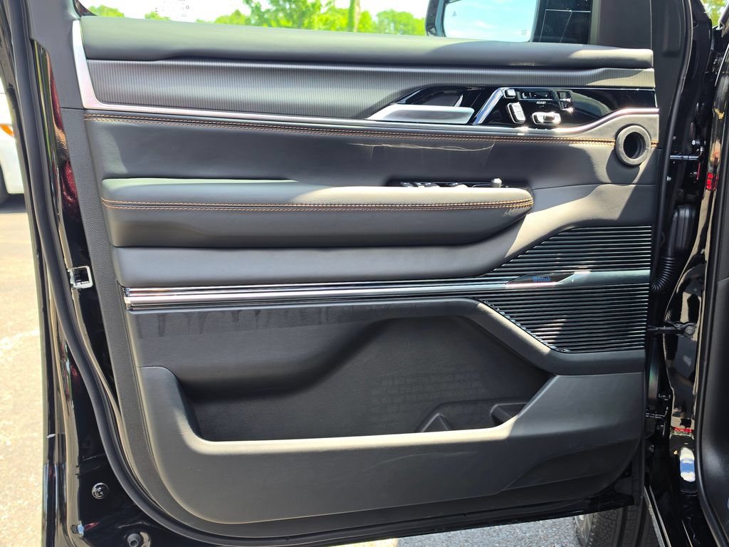 New 2026 Jeep Grand Wagoneer Summit AWD/4WD image 13
