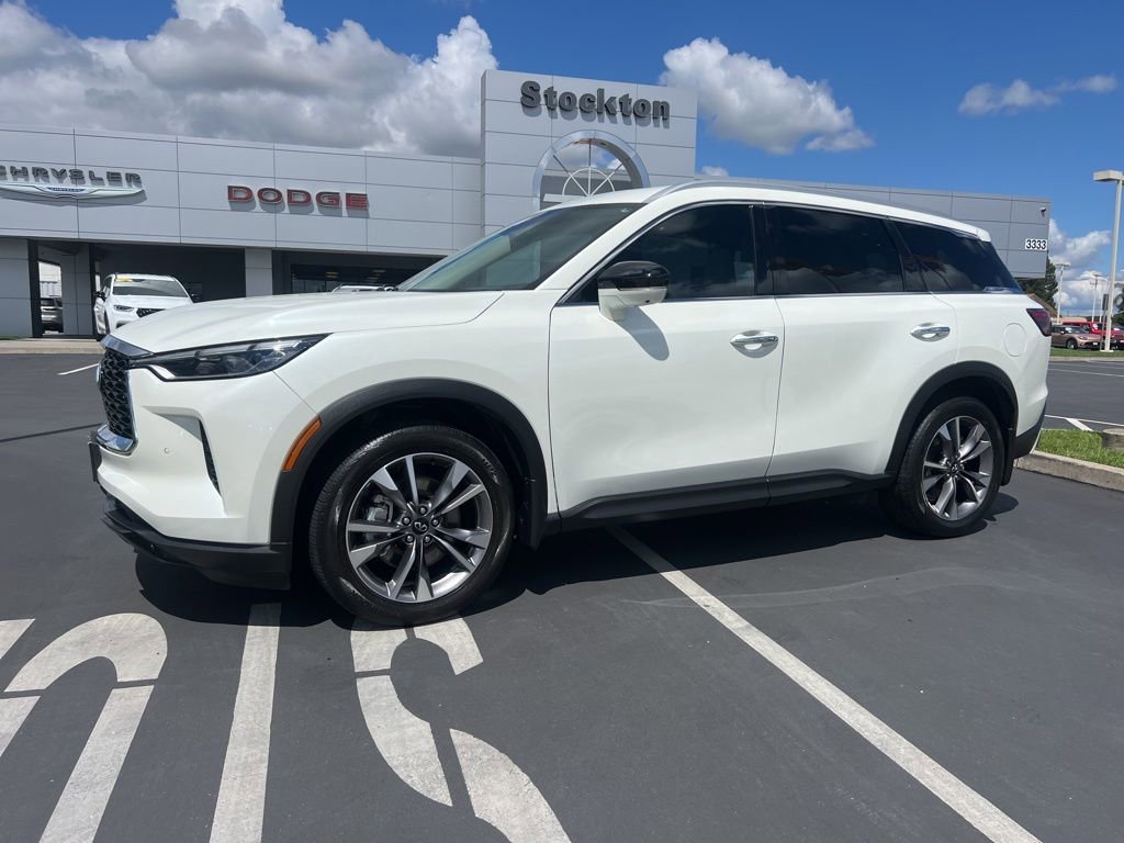Used 2023 INFINITI QX60 Luxe AWD/4WD image 2
