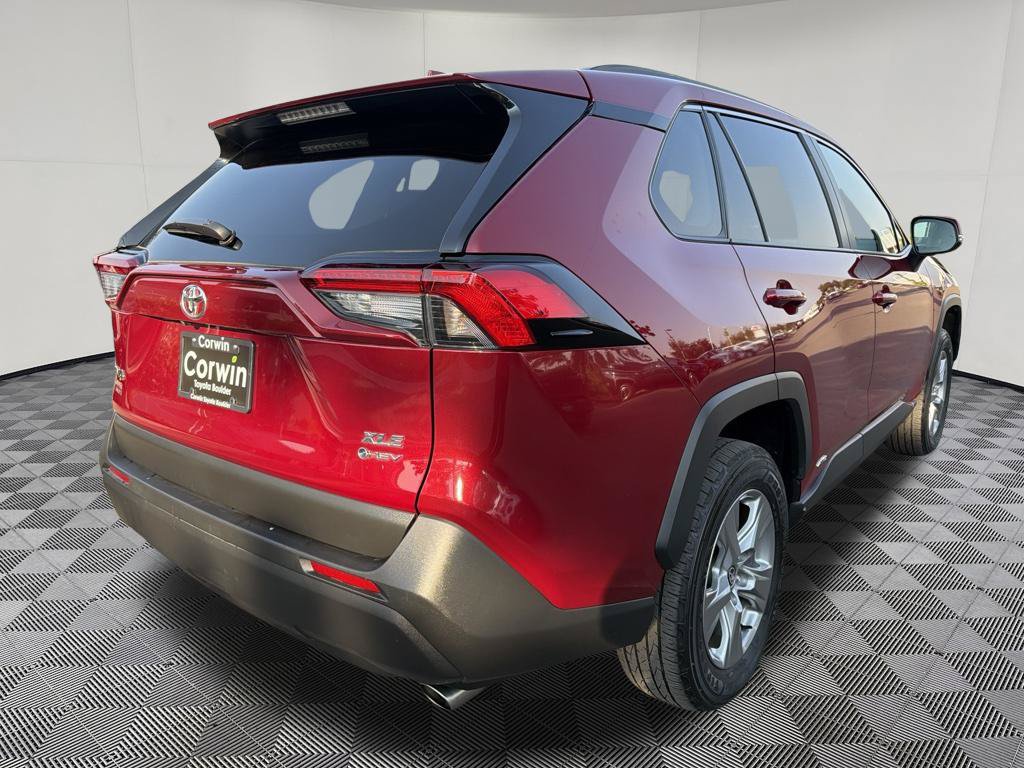 Used 2025 Toyota RAV4 XLE AWD/4WD image 8