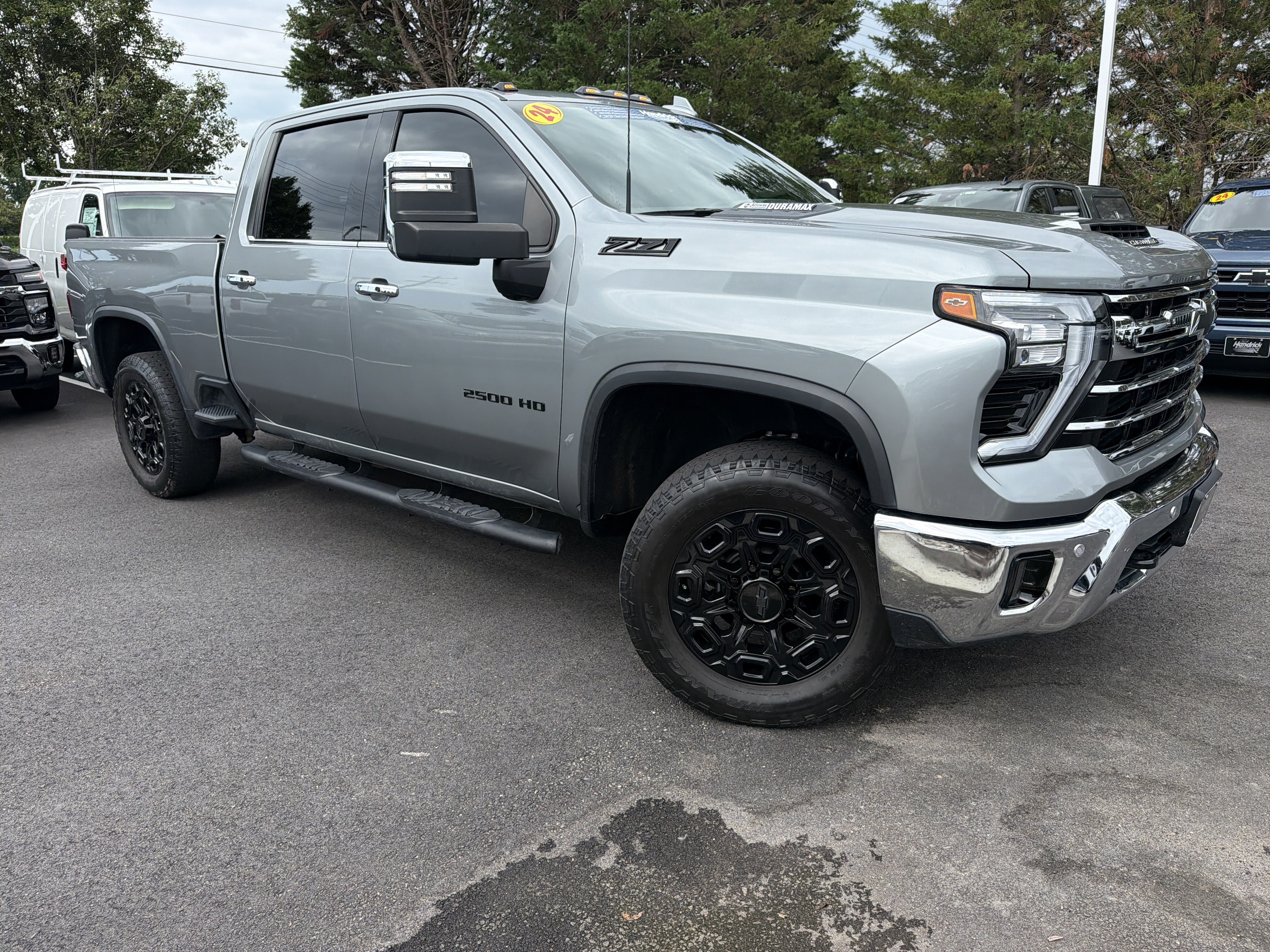 Used 2024 Chevrolet Silverado 2500 LTZ w/ LTZ Convenience Package AWD/4WD image 2