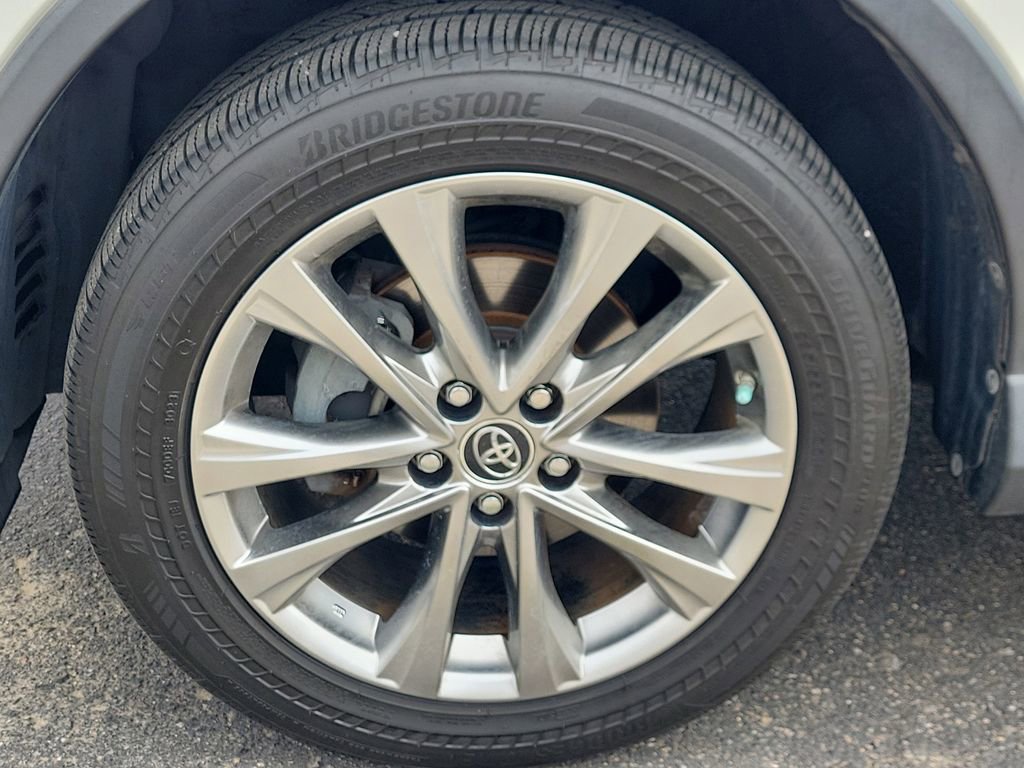 Used 2016 Toyota RAV4 Limited image 17