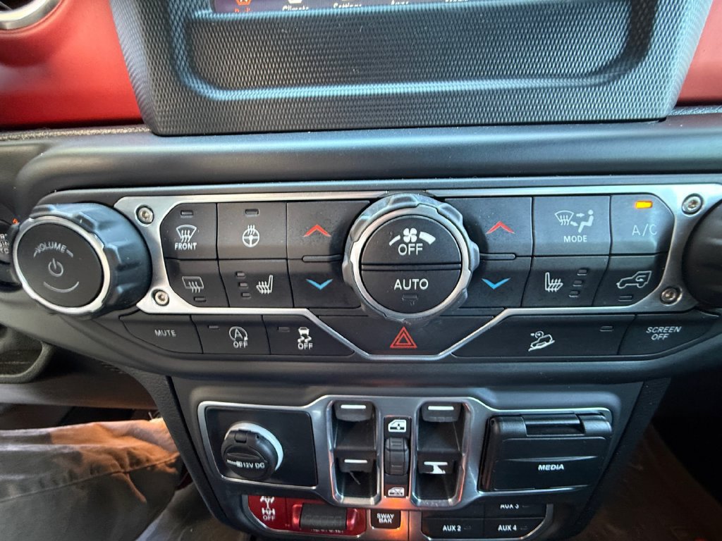 Used 2019 Jeep Wrangler Unlimited Rubicon w/ Cold Weather Group AWD/4WD image 17