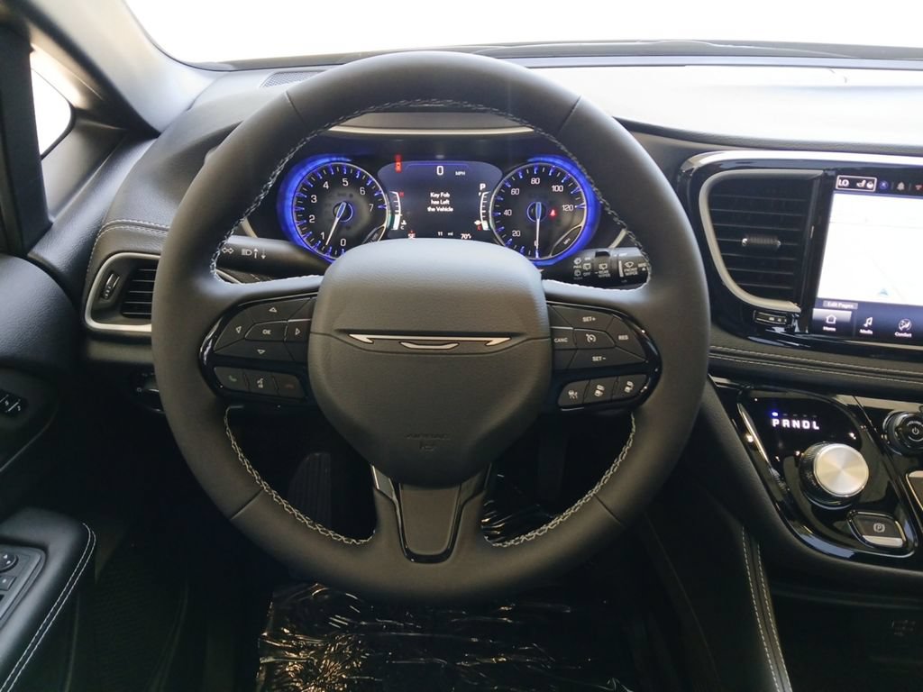 New 2027 Chrysler Pacifica Limited FWD image 21