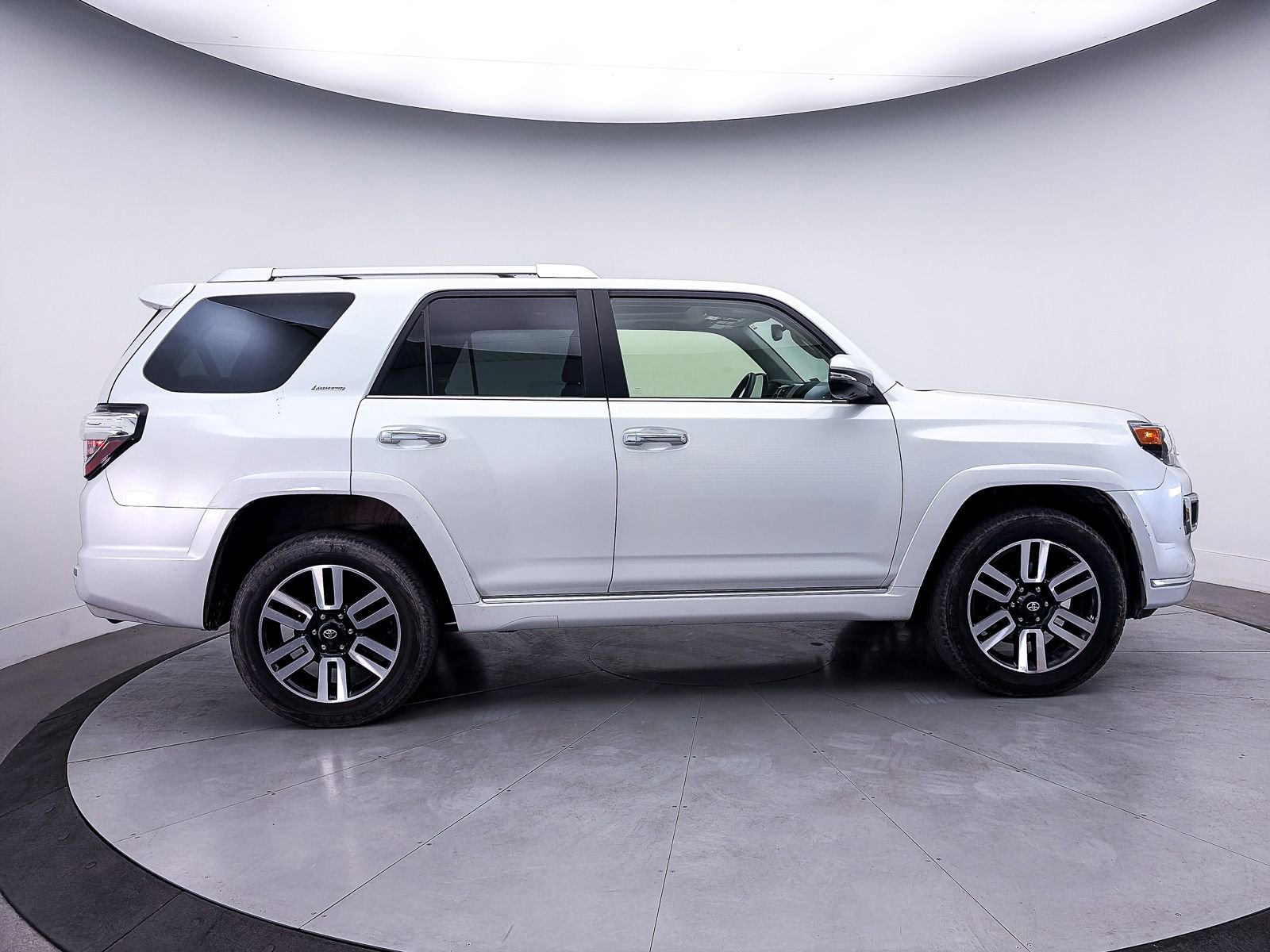 Used 2024 Toyota 4Runner Limited AWD/4WD image 41
