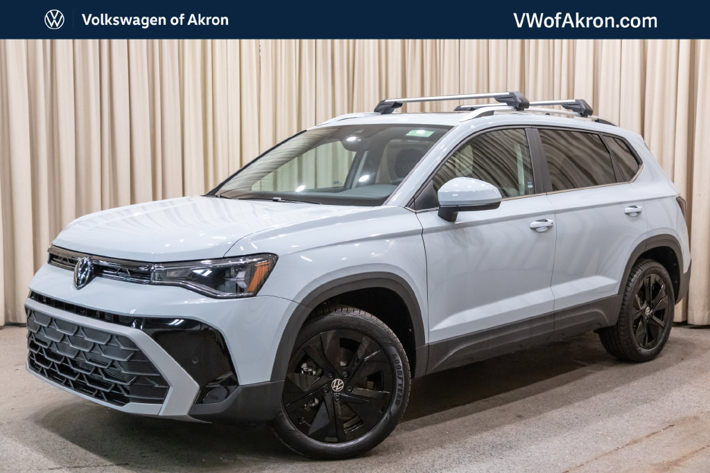 New 2026 Volkswagen Taos SE FWD image 2