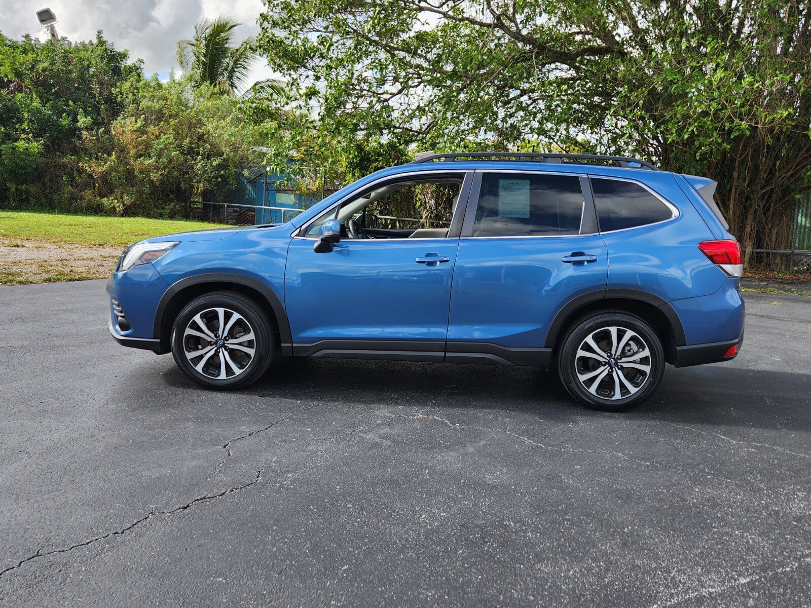 Used 2022 Subaru Forester Limited AWD/4WD image 2