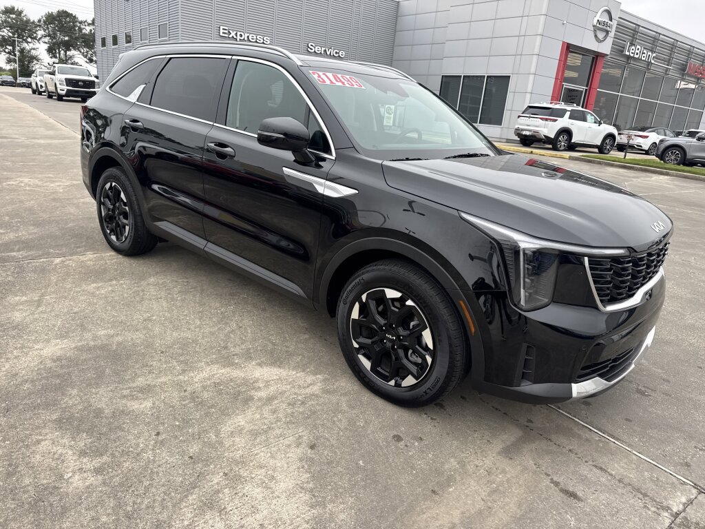 Certified 2025 Kia Sorento S w/ Panoramic Sunroof Package image 11