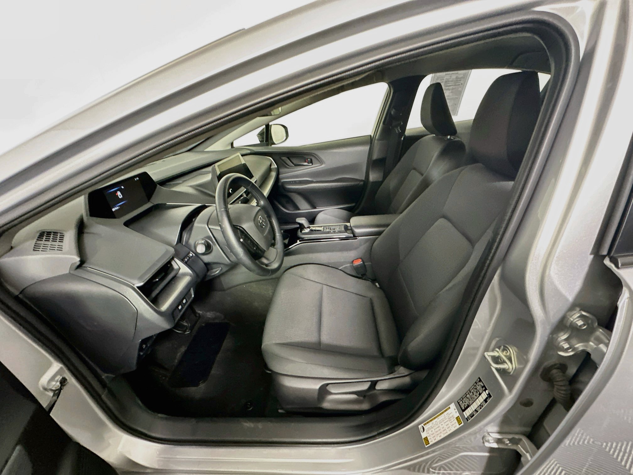 Used 2025 Toyota Prius LE FWD image 13