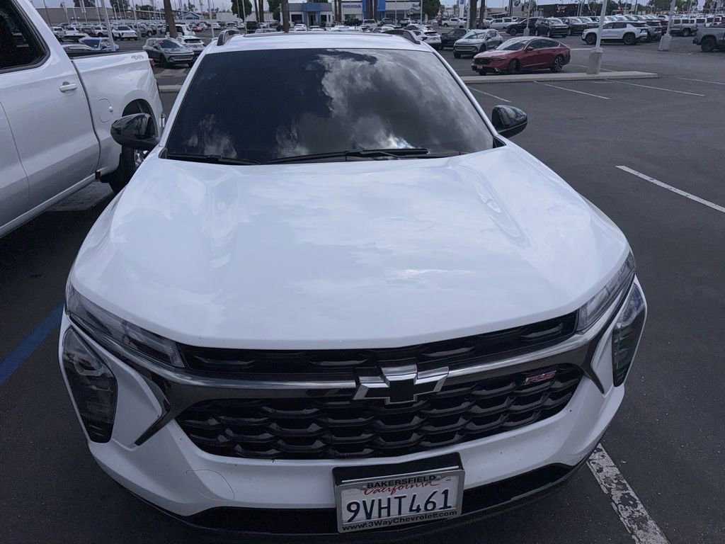 Certified 2025 Chevrolet Trax RS w/ Sunroof Package FWD image 31