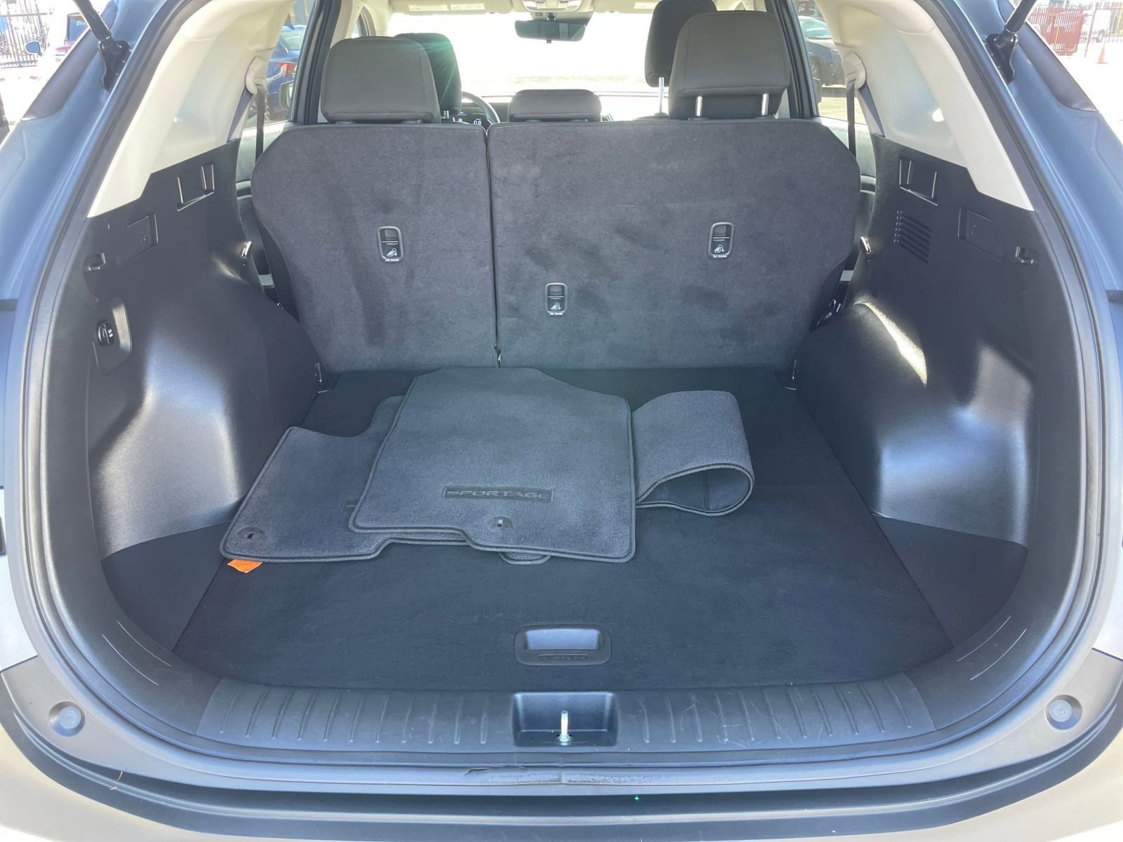 Used 2025 Kia Sportage LX FWD image 31