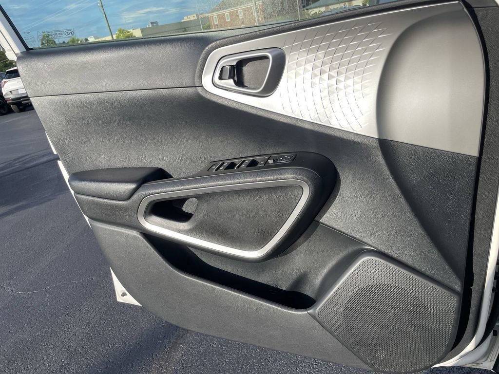 Used 2022 Kia Soul LX FWD image 18