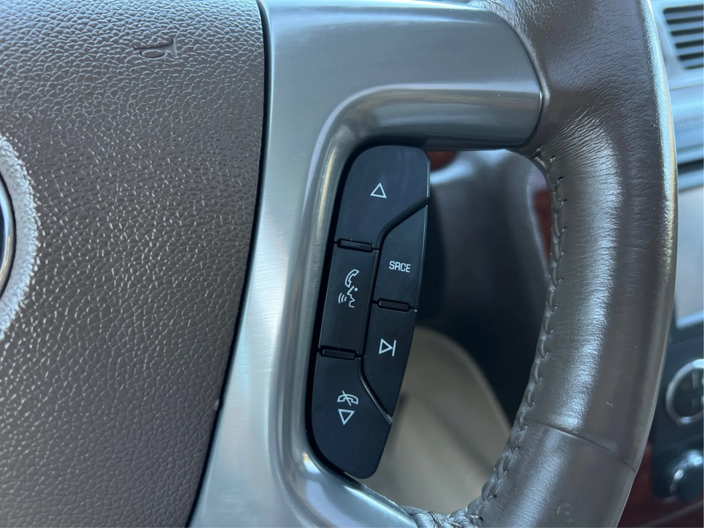 Used 2014 Chevrolet Tahoe LTZ RWD image 37