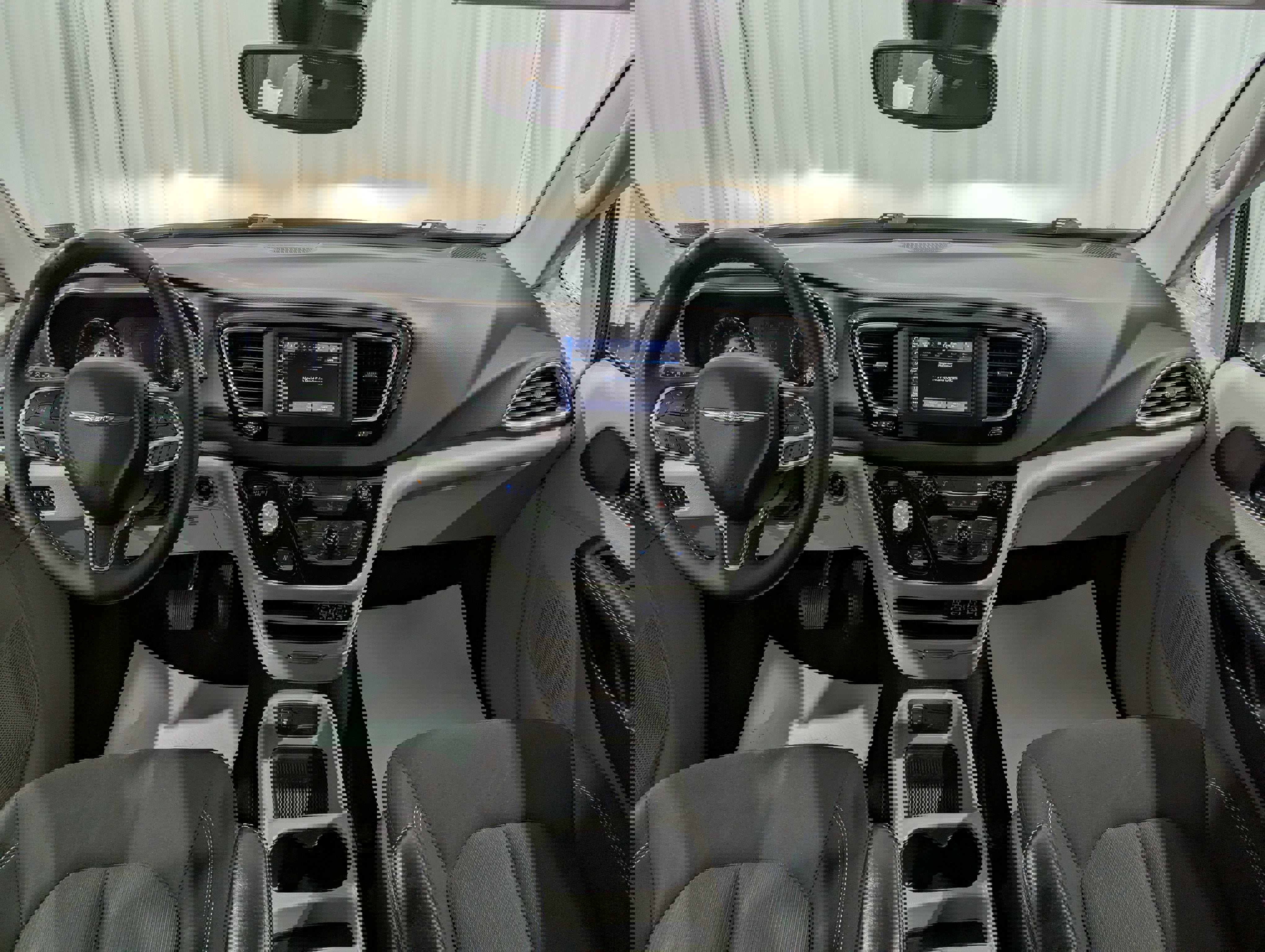 Used 2023 Chrysler Voyager LX image 15