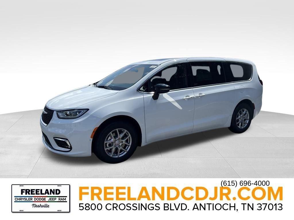 New 2025 Chrysler Pacifica Select image 3