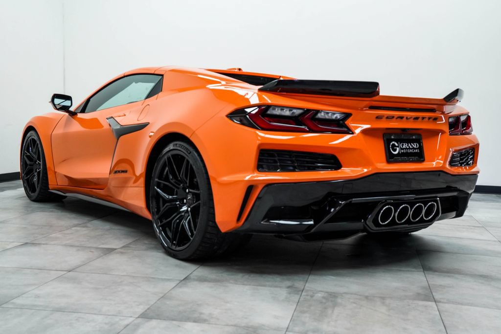 Used 2024 Chevrolet Corvette Z06 RWD image 12