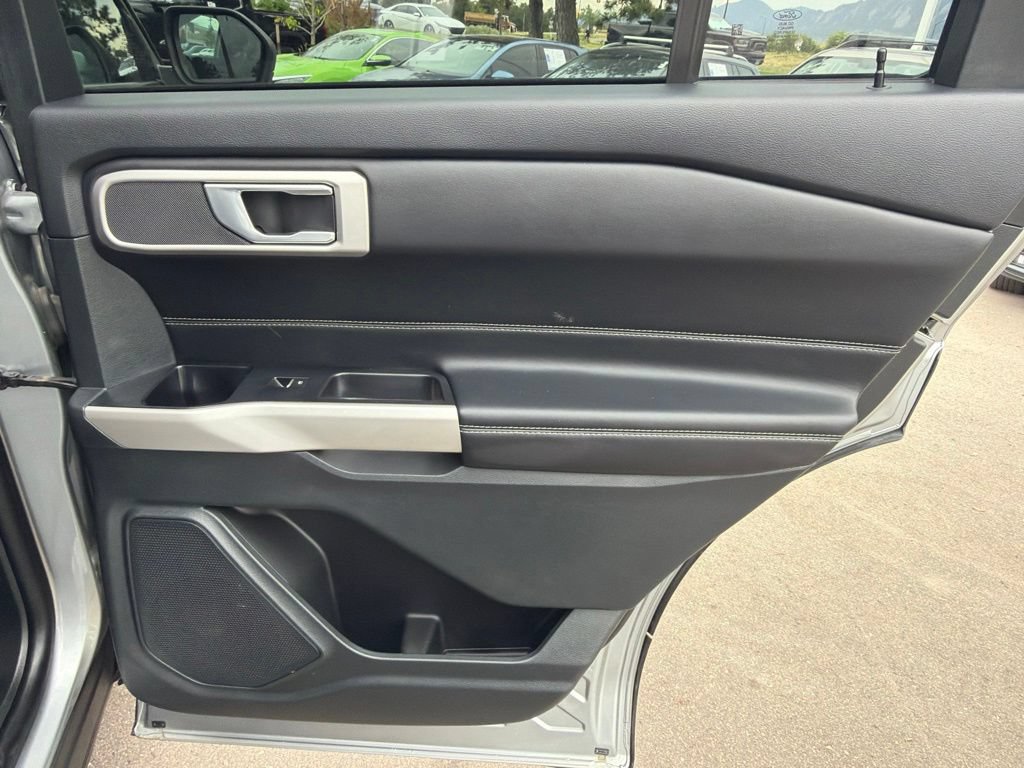 Used 2024 Ford Explorer XLT AWD/4WD image 12