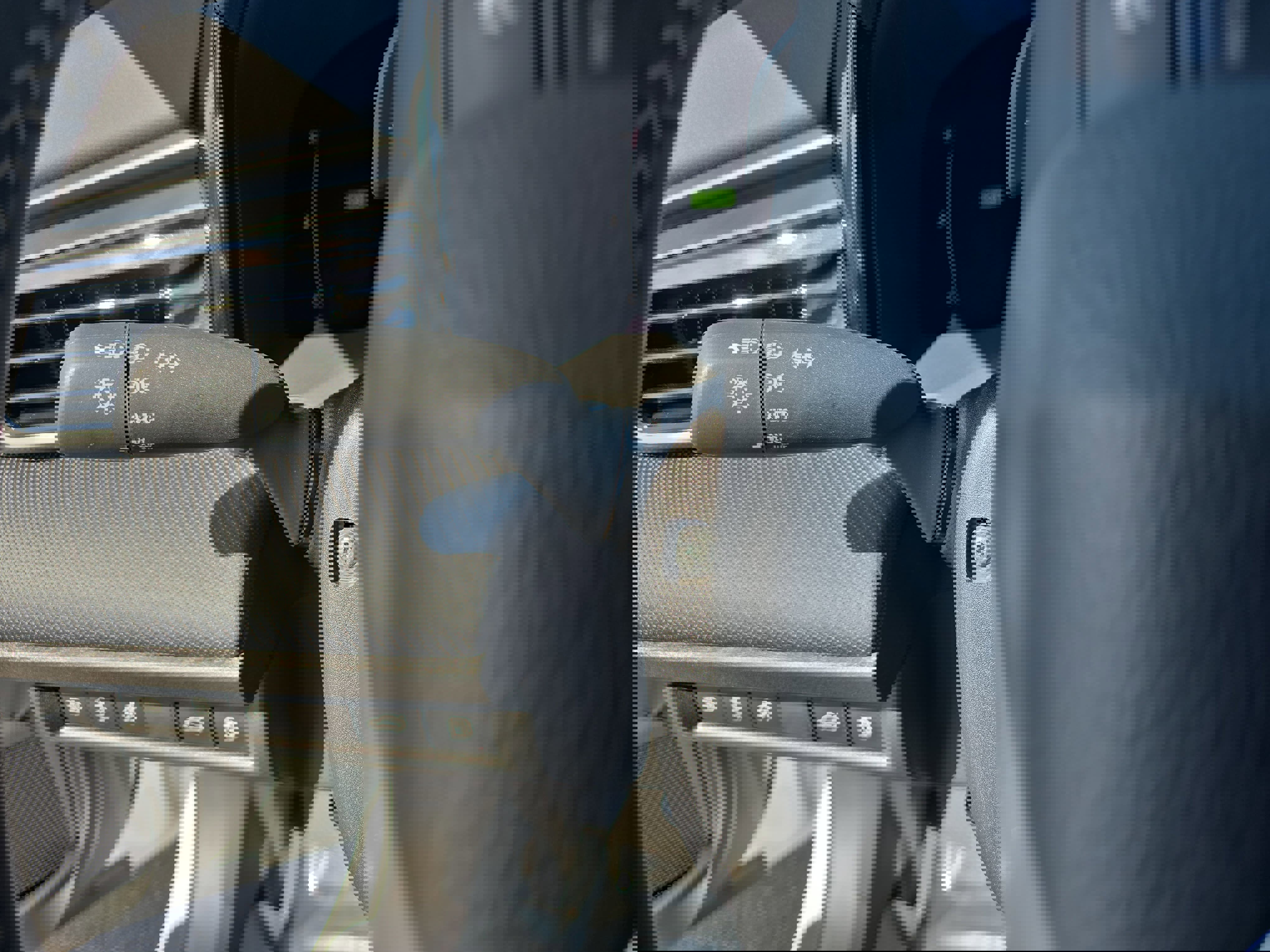 Used 2025 Toyota Camry SE w/ Convenience Package image 25