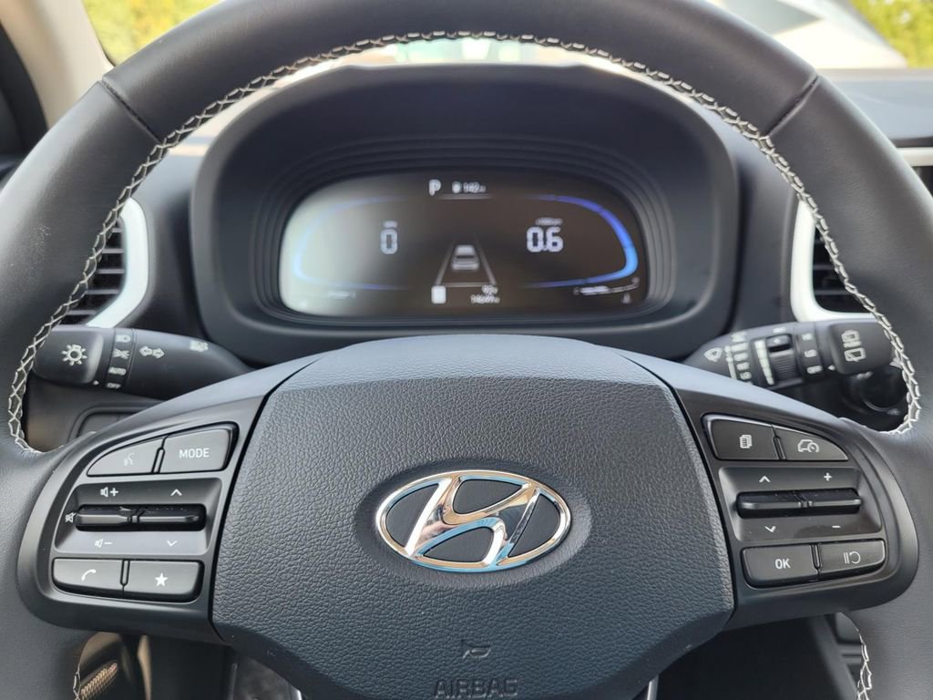 Used 2025 Hyundai Venue Limited FWD image 23