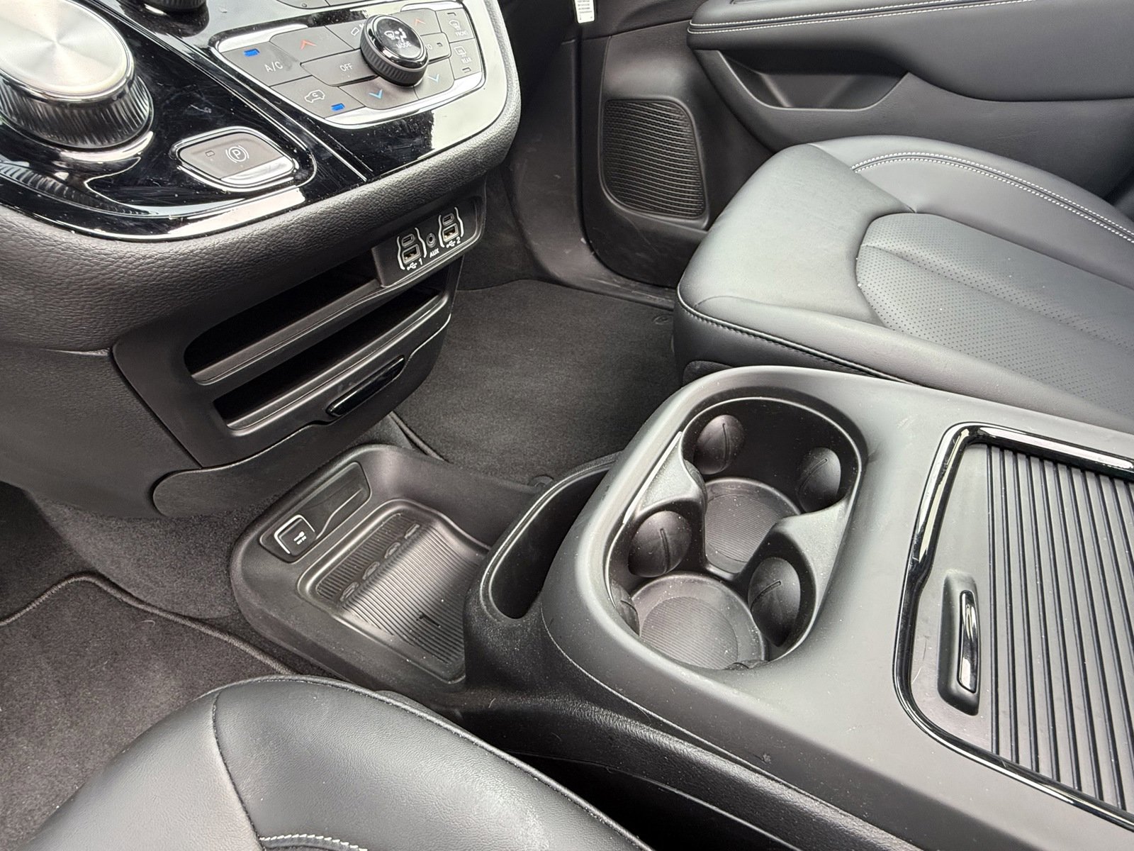 New 2024 Chrysler Pacifica Touring-L w/ S Appearance Package image 24