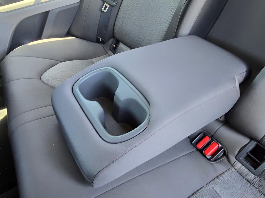 Used 2018 Toyota Camry LE image 27